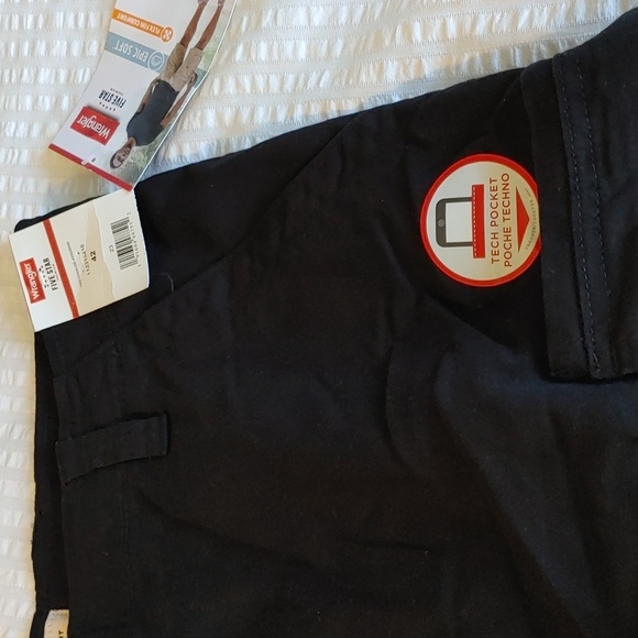 NWT Men's Relaxed Fit Cargo Shorts - Picture 2 of 11